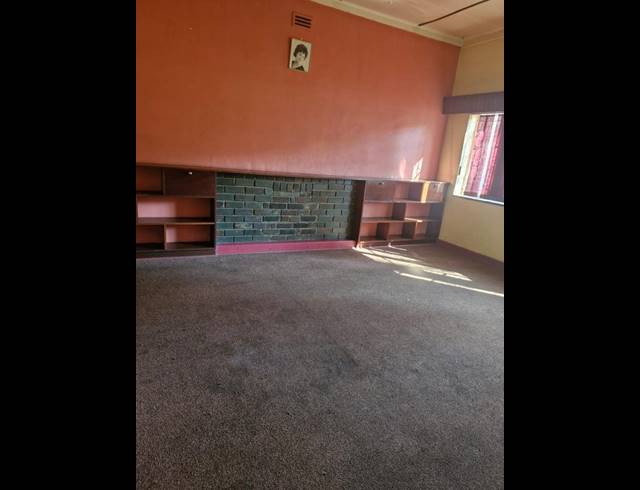 2 BEDROOM HOUSE FOR SALE IN BEZUIDENHOUT VALLEY